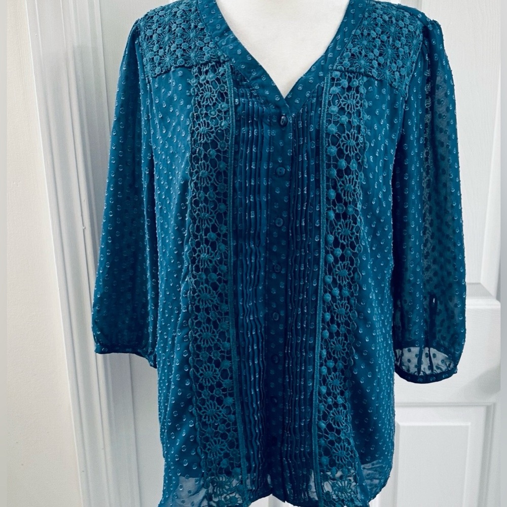 KRAZY KAT Women’s Embroidered Button Front Blouse Size M Green 3/4 Sleeves.